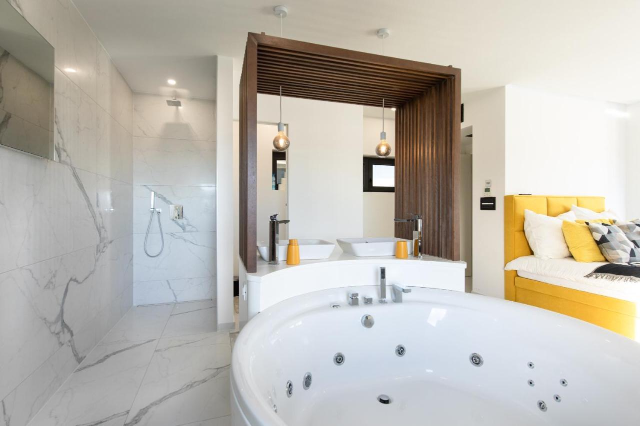 Nina-3 Bedroom With A Pool And Hot Tub *