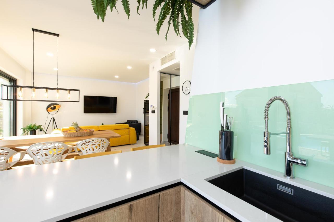 Villa Nina-3 Bedroom With A Pool And Hot Tub *