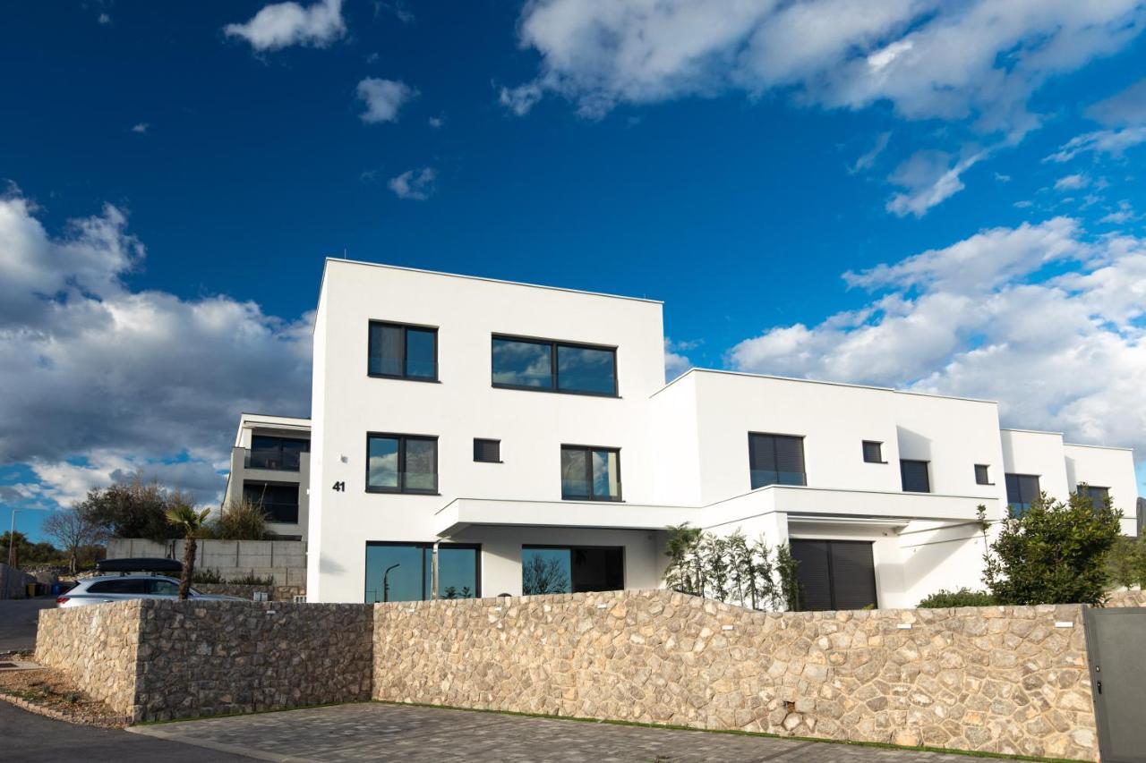 Vila Nina-3 Bedroom With A Pool And Hot Tub